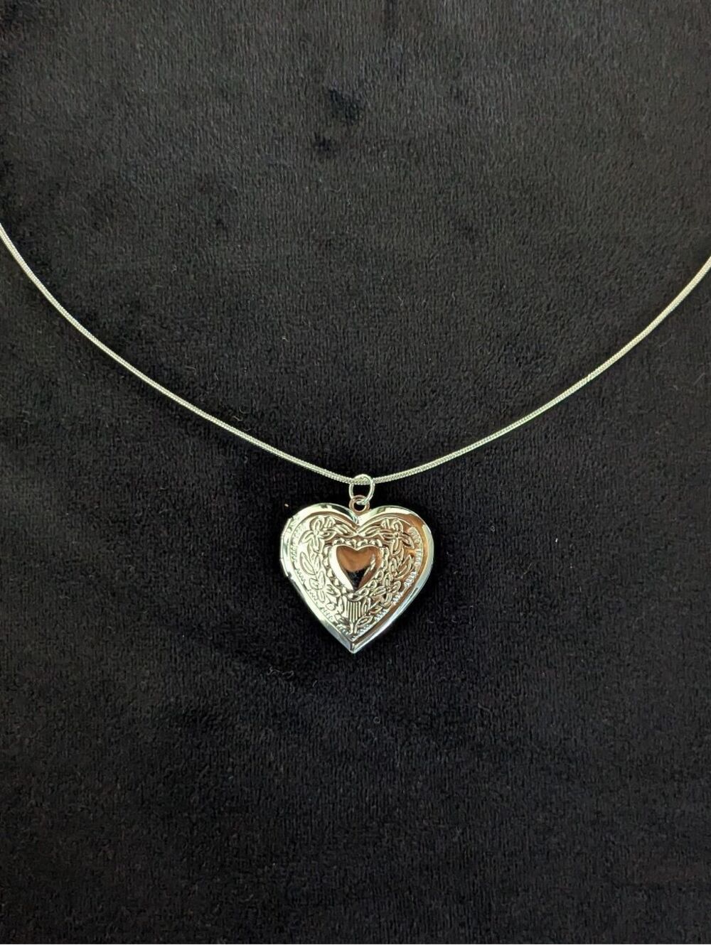 Silver Heart Locket Pendant Necklace Silver Plated Picture Mom Gift Memories